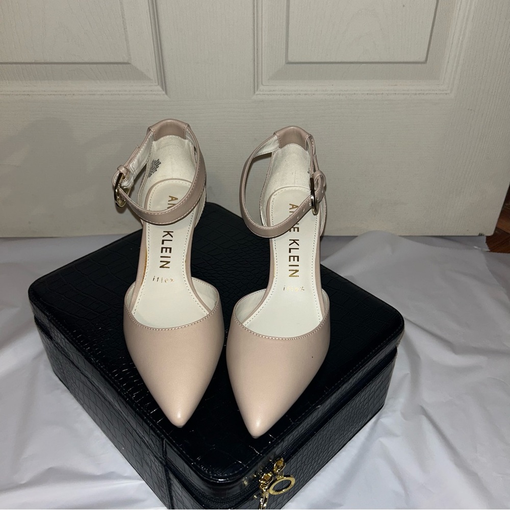 Anne Klein Pointy Toe Natural Colored Pump with Iflex Technology